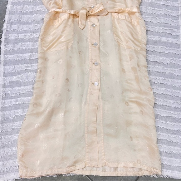 Longevity Hangzhou China. Women Light gold robe. 100% Silk. Size : M - Picture 8 of 12